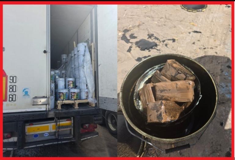 إحباط تهريب 5.6 أطنان من الشيرا بمعبر الكركارات وتوقيف سائق شاحنة متجهة لإفريقيا جنوب 