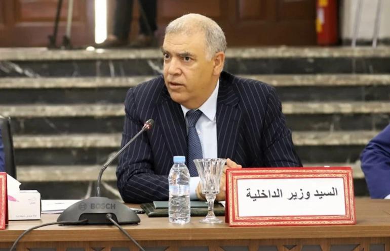 وزارة الداخلية تدعو إلى الصرامة في الاقتطاع من أجور المضربين وتحذر من تعيينات مشبوهة بالجماعات