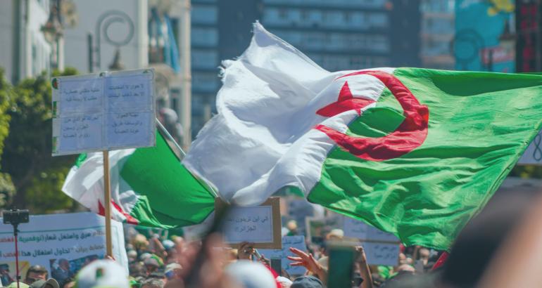 التيار الإخواني في الجزائر يحذر من الانقسام