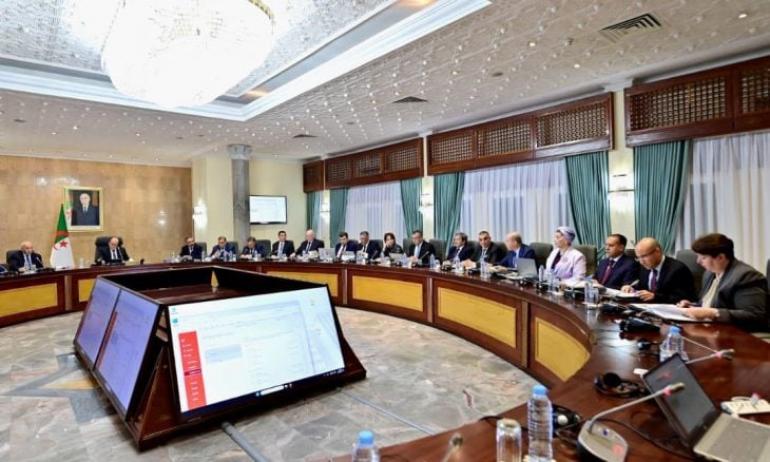 الجزائر تتجه لتقنين العمالة الأجنبية وسط توسع النشاط غير الرسمي