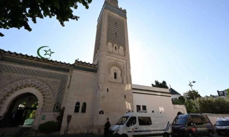 مسجد باريس الكبير يرفع شكاية ضد تصريحات مسيئة للغة العربية