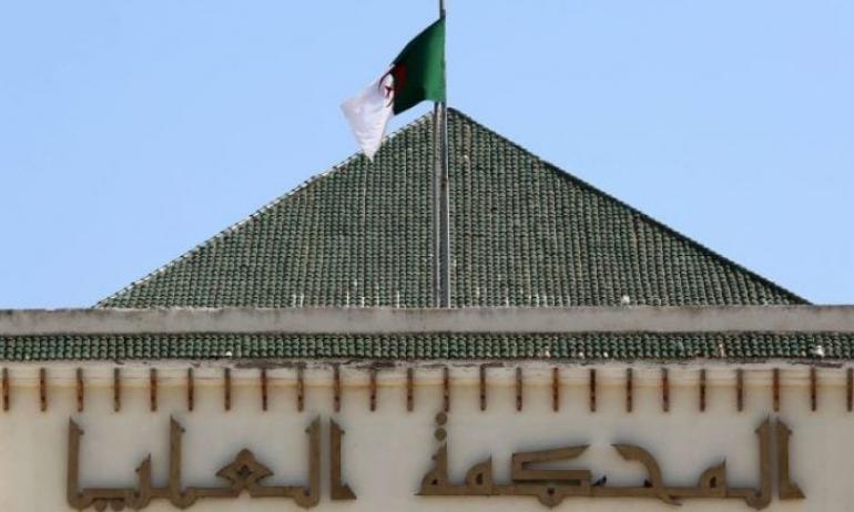 منع 159 شخصاً من مغادرة الجزائر بسبب الفساد 