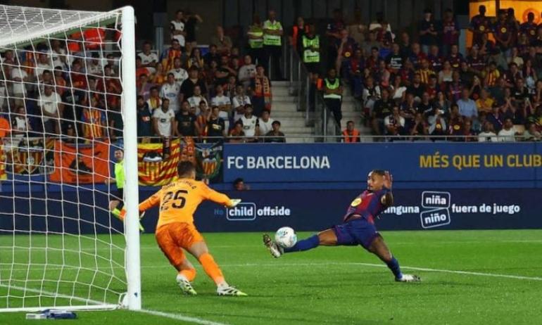 برشلونة يفترس بلنسية بستة أهداف في الدوري الإسباني