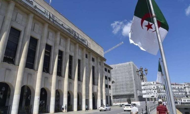 الجزائر تُدخل قانوناً جديداً صارماً لمكافحة المخدرات حيّز التنفيذ