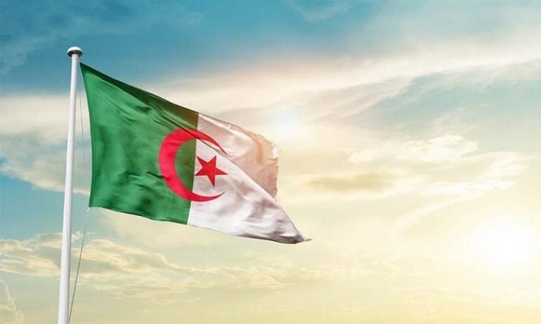 تعليق بث 4 قنوات تلفزيونية خاصة في الجزائر