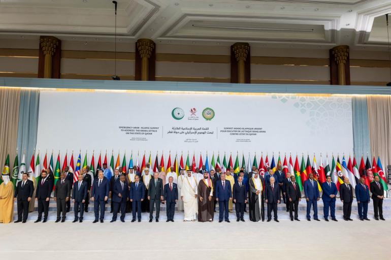 القمة العربية بالدوحة تؤكد دعمها الكامل لدولة قطر 