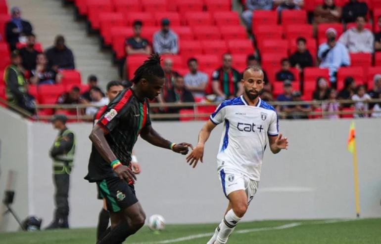 تعادل مثير يحرم الجيش الملكي من الصدارة ويُبقي يعقوب المنصور في القاع