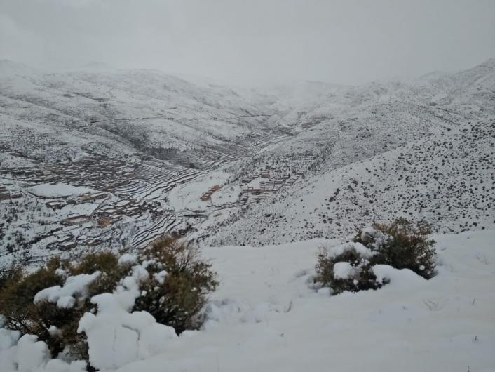 تساقطات ثلجية وهبات رياح قوية بعدد من أقاليم المملكة 