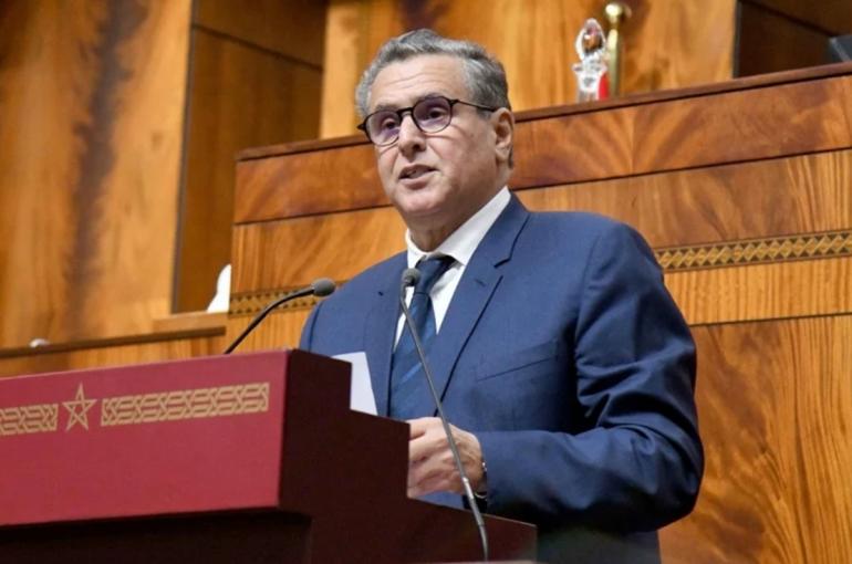 عزيز أخنوش يدافع عن حصيلة حكومته أمام البرلمان ويؤكد: الإنجازات تتجاوز “عشرة التزامات”