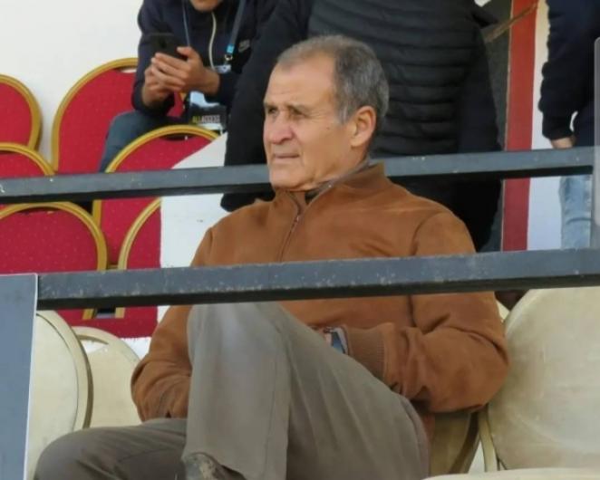 وفاة أسطورة الكرة المغربية أحمد فرس عن سن 78 عاماً