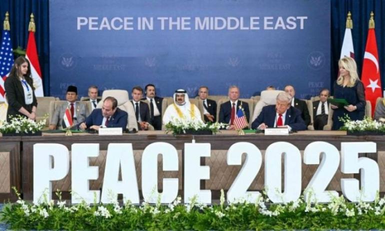 قادة الولايات المتحدة ومصر وتركيا وقطر يوقعون وثيقة اتفاق غزة