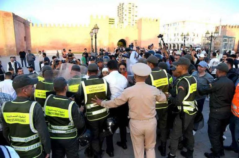 الداخلية تكشف حصيلة الاحتجاجات غير المرخصة: إصابة 286 شخصاً وتخريب ممتلكات عامة وخاصة