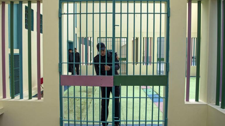 ابن جرير: إدانة أجنبي بسنة ونصف حبسا نافذا في قضية حيازة مخدرات وغاز “النفّاخة”