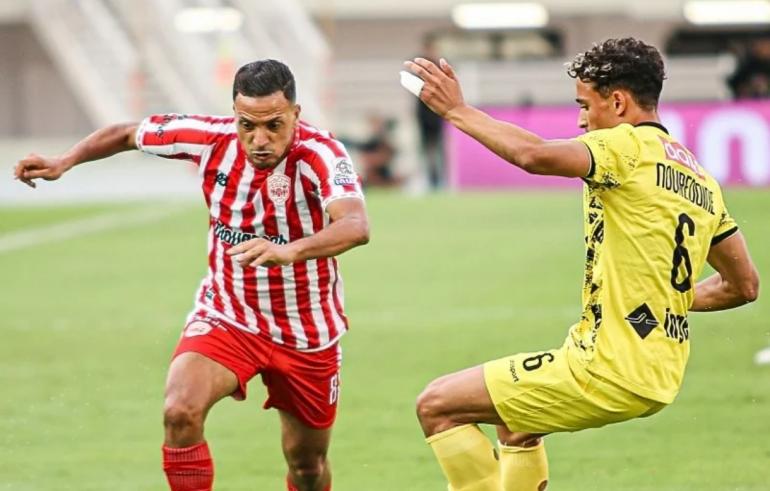 المغرب الفاسي يتعادل مع ضيفه النادي المكناسي 