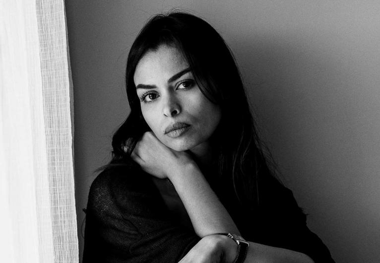 وفاة الإعلامية والفنانة كوثر بودراجة بعد صراع مع المرض