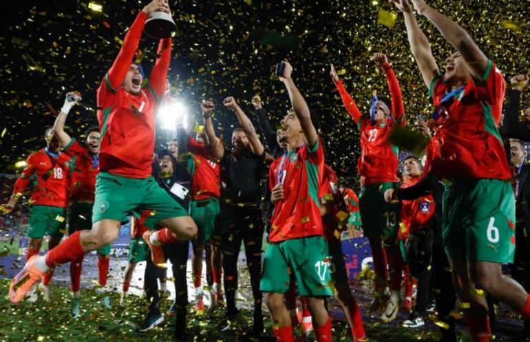 الملك محمد السادس يهنئ أعضاء المنتخب المغربي بمناسبة تتويجهم بكأس العالم 2025