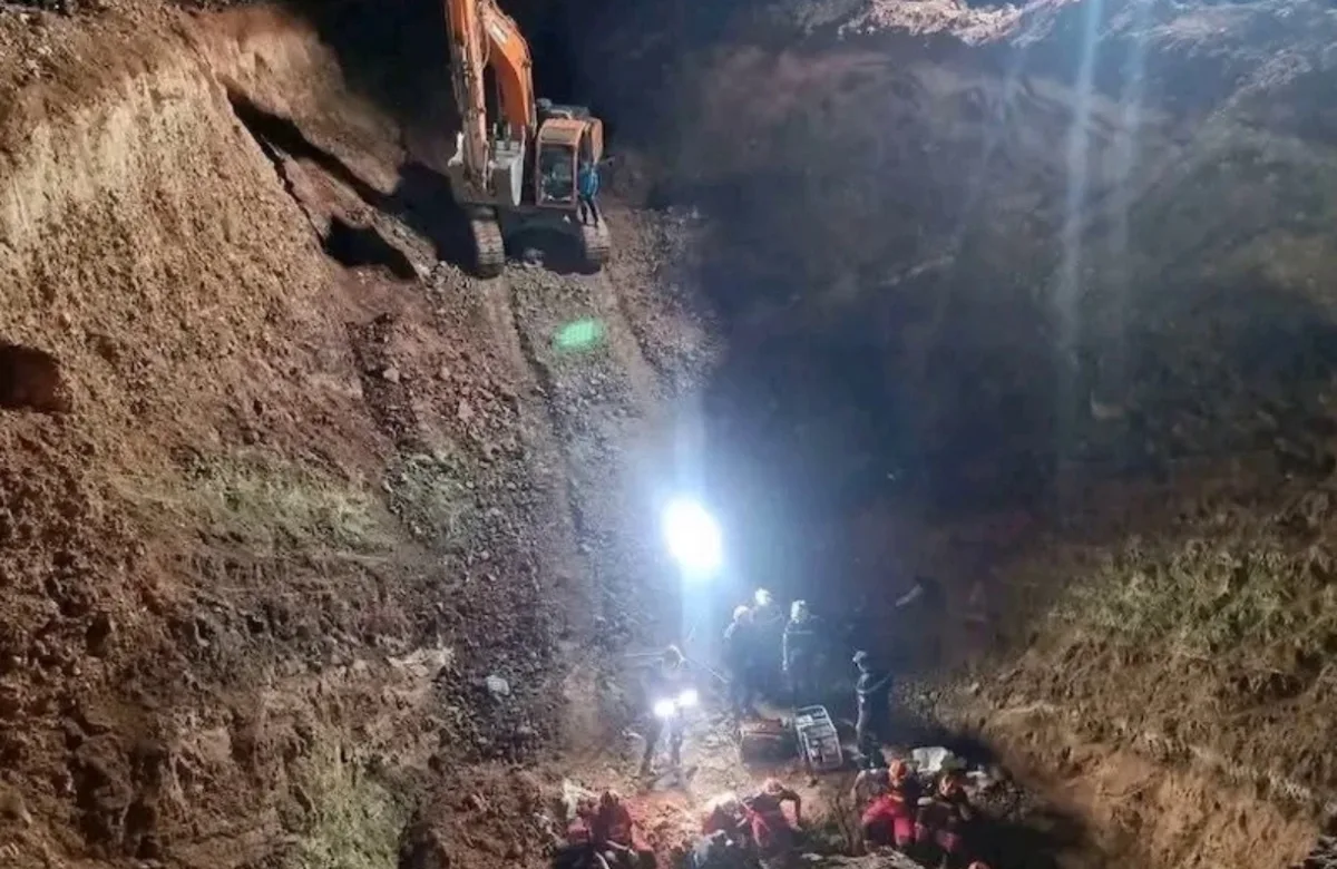 الجزائر.. تواصل عمليات إنقاذ طفل سقط في بئر بعمق 80 متراً