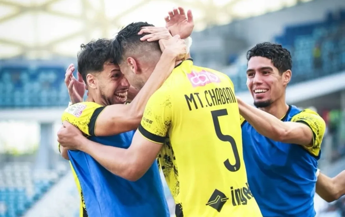 المغرب الفاسي ينتزع الصدارة مؤقتا.. واتحاد طنجة يعود بانتصار ثمين من مراكش