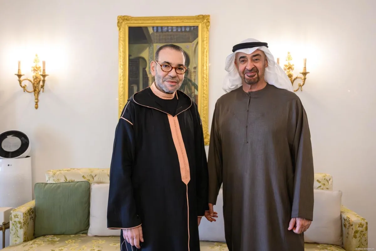 الملك محمد السادس يلتقي الشيخ محمد بن زايد آل نهيان بمقر إقامته