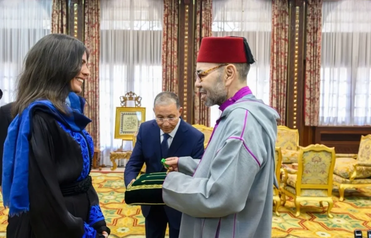 الملك يوشح المتسلقة المغربية نوال صفنضلة  بوسام رفيع