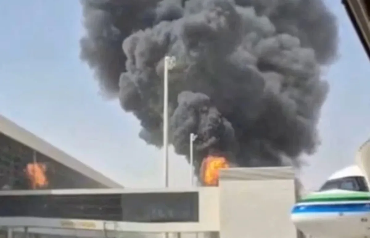 انفجار بمطار الرياض وإلغاء رحلات جوية وسط تقارير عن هجوم صاروخي