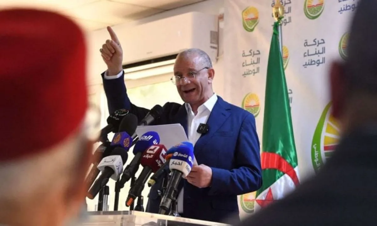 بن قرينة يثير الجدل مجدداً بتصريحات حول العلاج خارج الجزائر