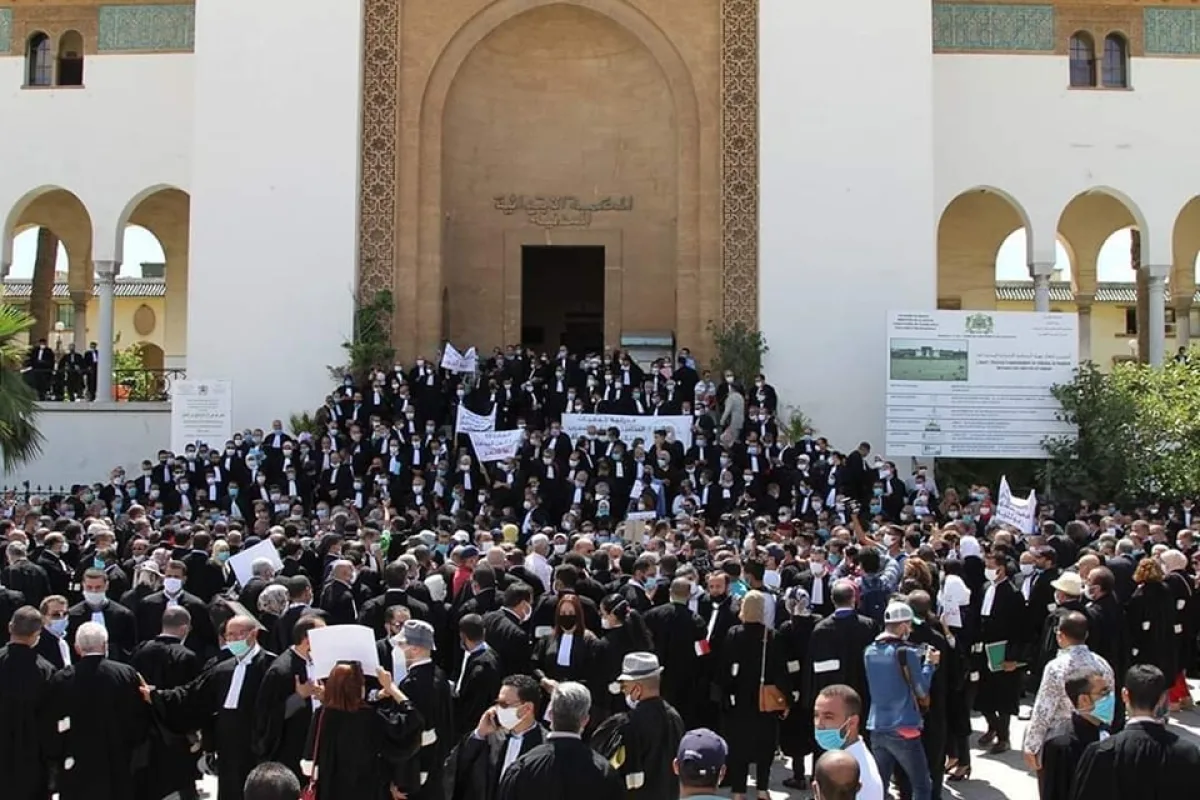 شلل بمحاكم الدار البيضاء بعد تصعيد غير مسبوق للمحامين احتجاجاً على مشروع قانون المهنة